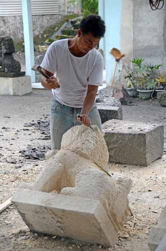 chiselling-AsiaPhotoStock