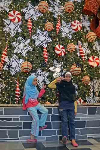 christmas at the mall-AsiaPhotoStock