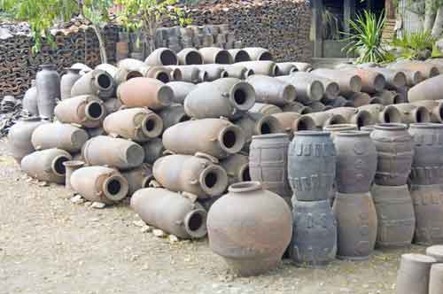 earthern ware jars-AsiaPhotoStock