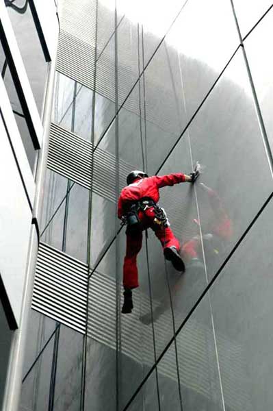 cleaning windows-AsiaPhotoStock