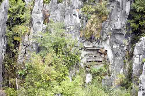 cave burial-AsiaPhotoStock