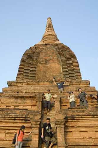 climb myengon-AsiaPhotoStock