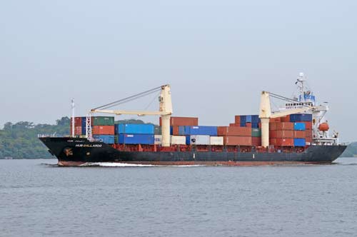 container ship-AsiaPhotoStock