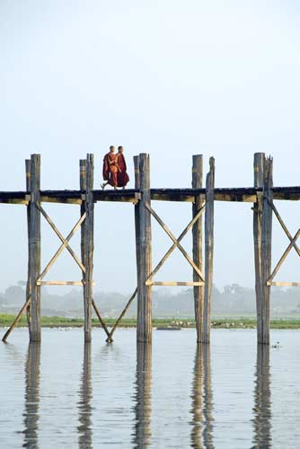 crossing u-bein-AsiaPhotoStock