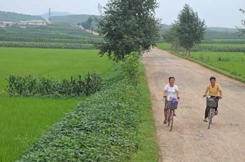 cyclists-AsiaPhotoStock