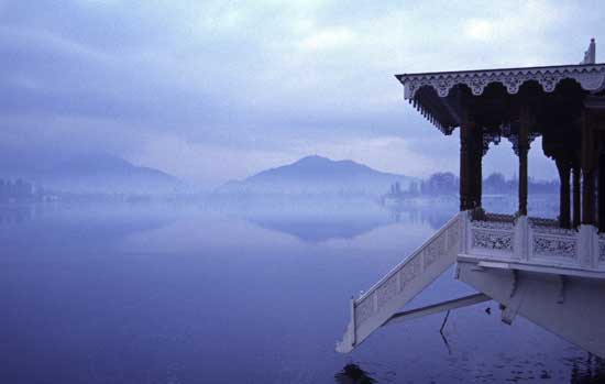 Lake dal houseboat-AsiaPhotoStock
