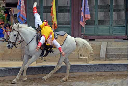 daring horse riding-AsiaPhotoStock