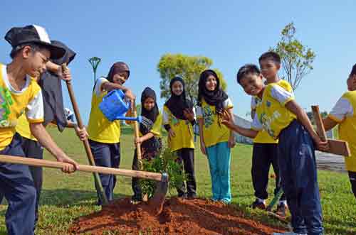 digging for tree planting-AsiaPhotoStock