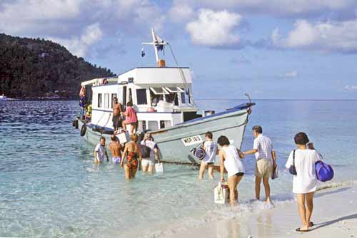 dive boat loading-AsiaPhotoStock