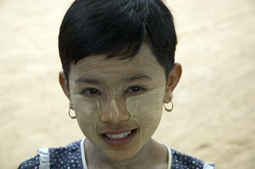 earrings, face powder-AsiaPhotoStock