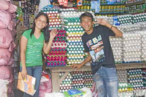couple selling eggs-AsiaPhotoStock