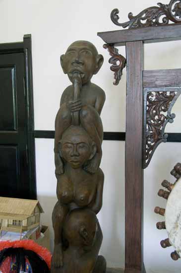 erotic wooden carving-AsiaPhotoStock