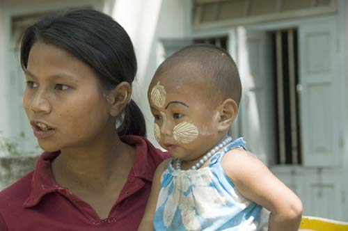 face powder on child-AsiaPhotoStock