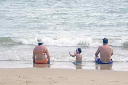 family on beach-AsiaPhotoStock