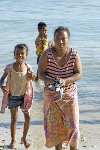 family with fish-AsiaPhotoStock