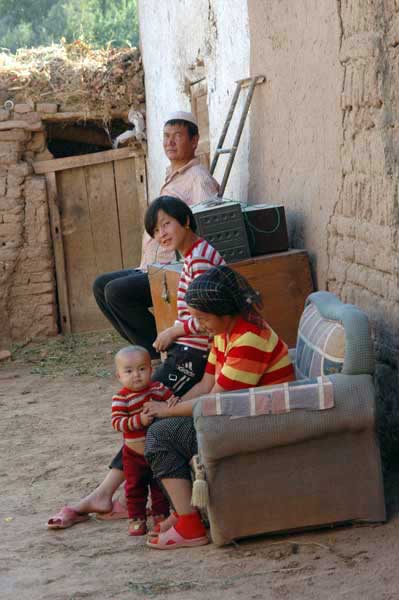 tuyuk family-AsiaPhotoStock