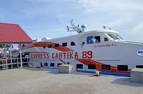 fast ferry-AsiaPhotoStock