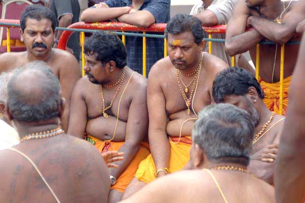 hindu priests-AsiaPhotoStock