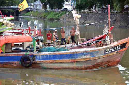 fleet fishermen kuching-AsiaPhotoStock