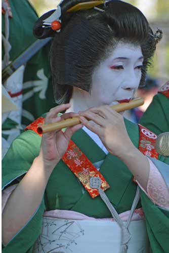 flute geisha-AsiaPhotoStock