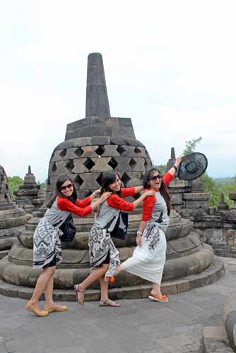 fun borobudur-AsiaPhotoStock