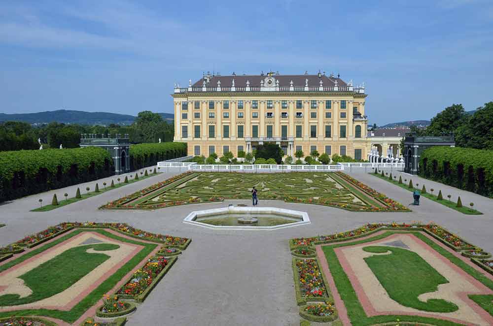 garden schonbrunn-AsiaPhotoStock