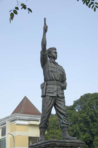 garibaldi statue solo-AsiaPhotoStock