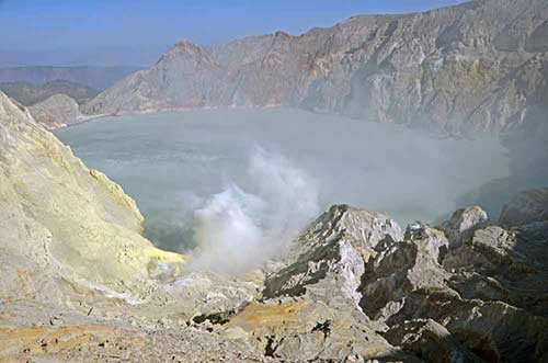 gas ijen-AsiaPhotoStock