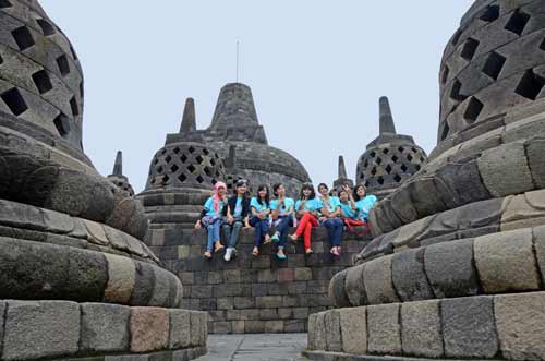 girls borobudur-AsiaPhotoStock