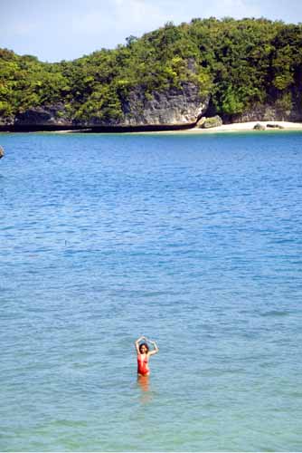 girl poses sea-AsiaPhotoStock