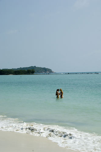 girl friends in sea-AsiaPhotoStock