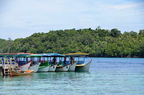 glass bottom boats-AsiaPhotoStock