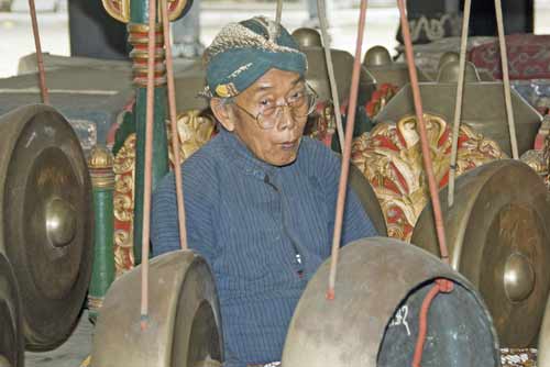 gongs kraton-AsiaPhotoStock