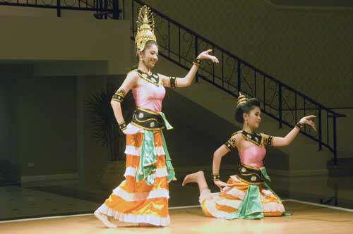 grace of dancers-AsiaPhotoStock