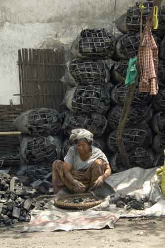 grading charcoal-AsiaPhotoStock