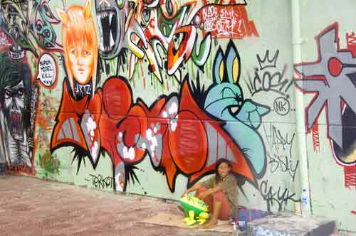 graffiti woman-AsiaPhotoStock