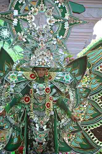 green costume-AsiaPhotoStock
