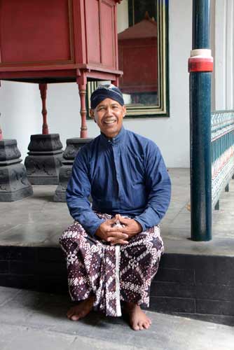 guard kraton-AsiaPhotoStock