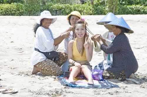 hair beading at beach-AsiaPhotoStock