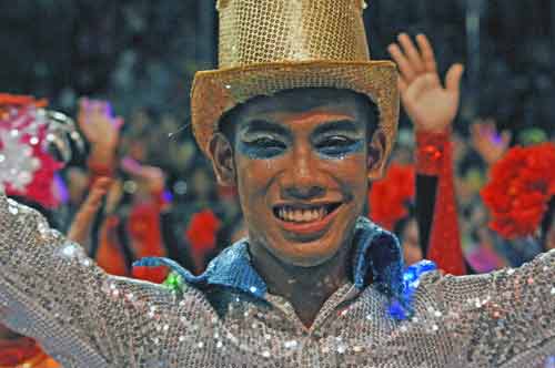 happy performer-AsiaPhotoStock