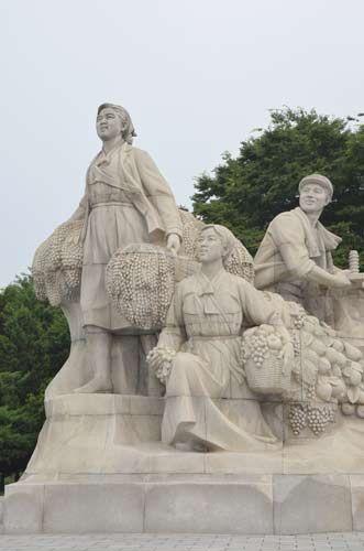 harvest statue-AsiaPhotoStock