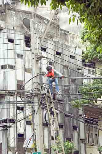 high wire-AsiaPhotoStock