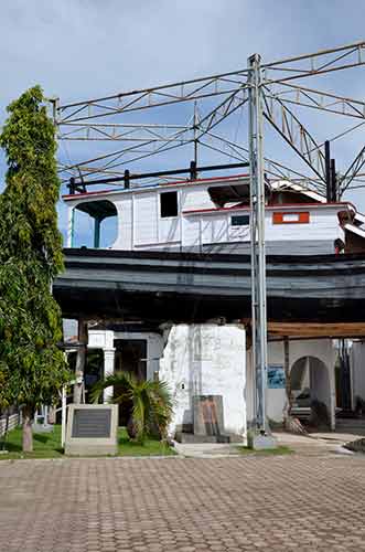 house boat-AsiaPhotoStock