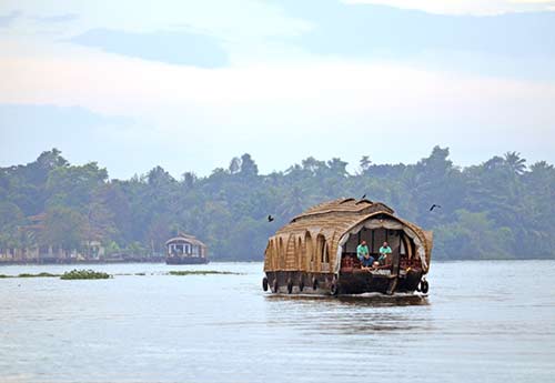 houseboat river-AsiaPhotoStock