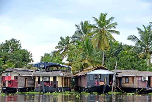 houseboats-AsiaPhotoStock