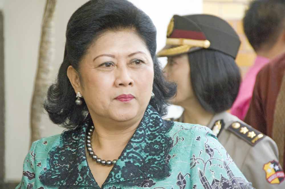 ibu ani yudhoyono-AsiaPhotoStock