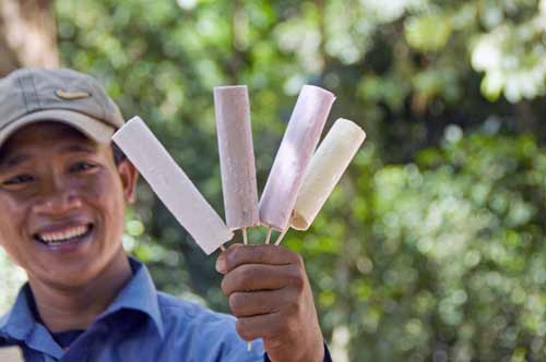 ice seller-AsiaPhotoStock