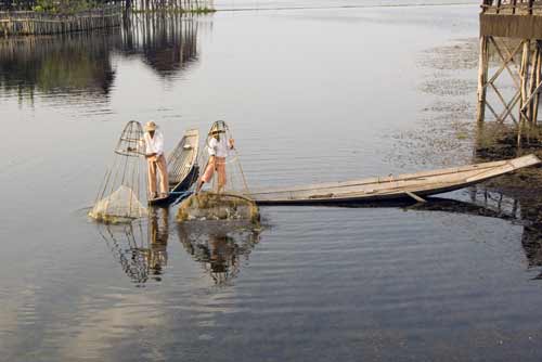 inle rower-AsiaPhotoStock