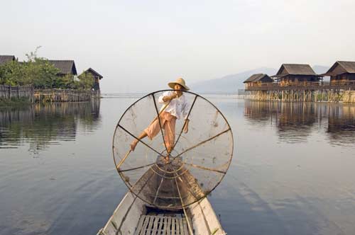 inle rowers-AsiaPhotoStock