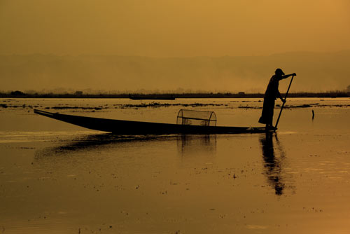 inle sunset-AsiaPhotoStock